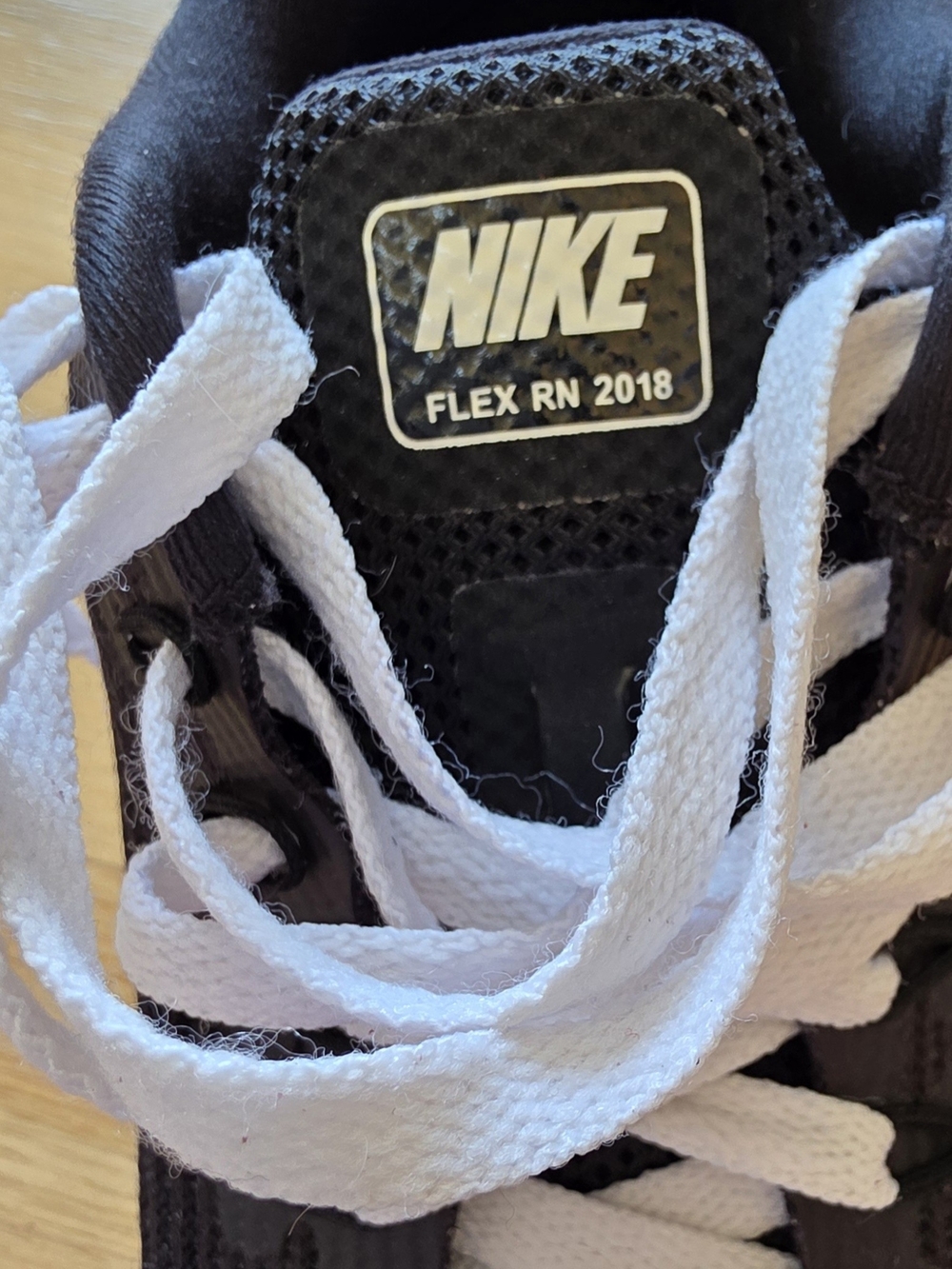 Nike Women's Size 7.5 Flex RN 2018 Black and White Athletic Shoes